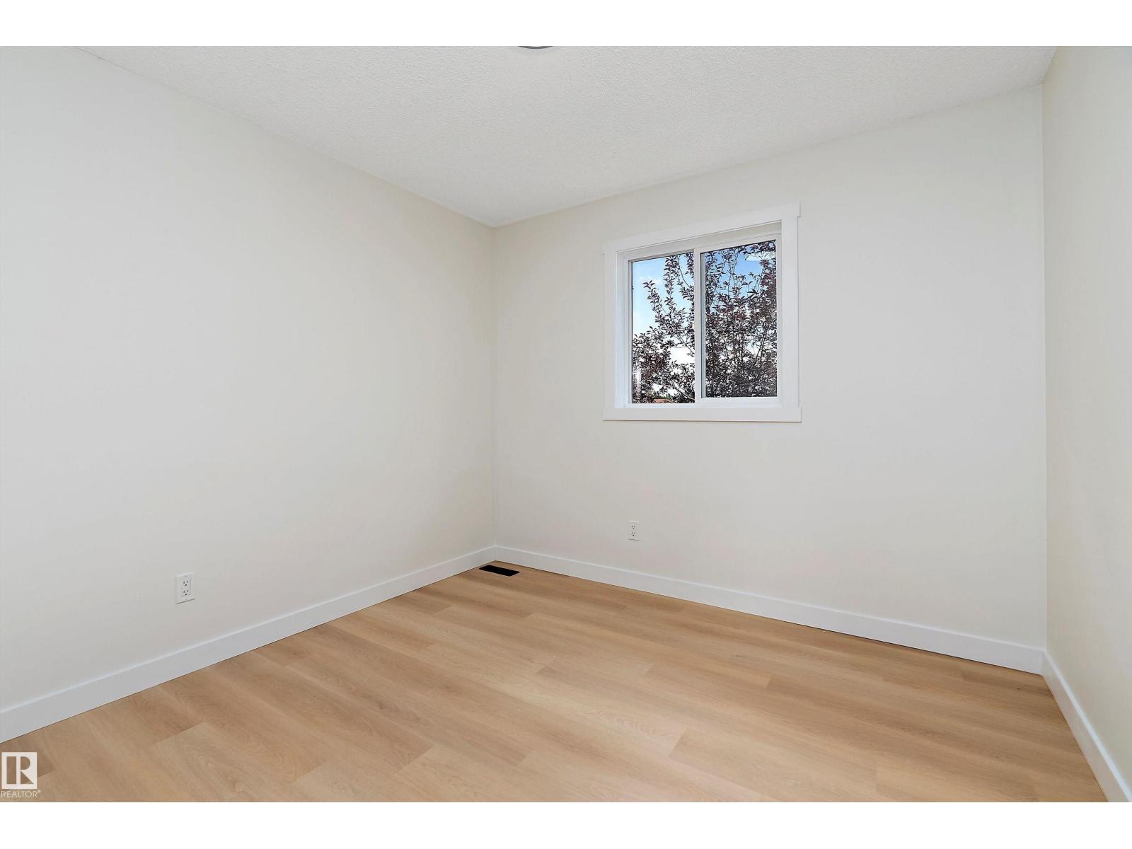 Photo 23 of 14 11105 9 Av Nw, Edmonton AB