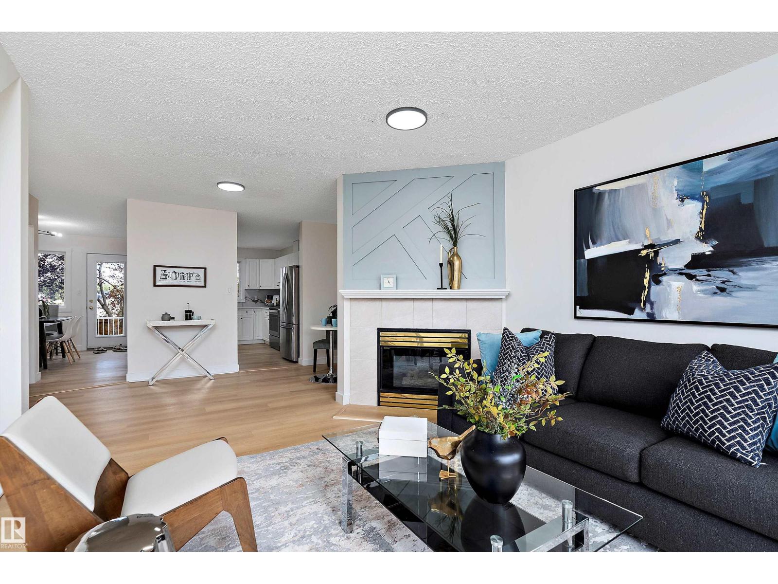 Photo 4 of 14 11105 9 Av Nw, Edmonton AB