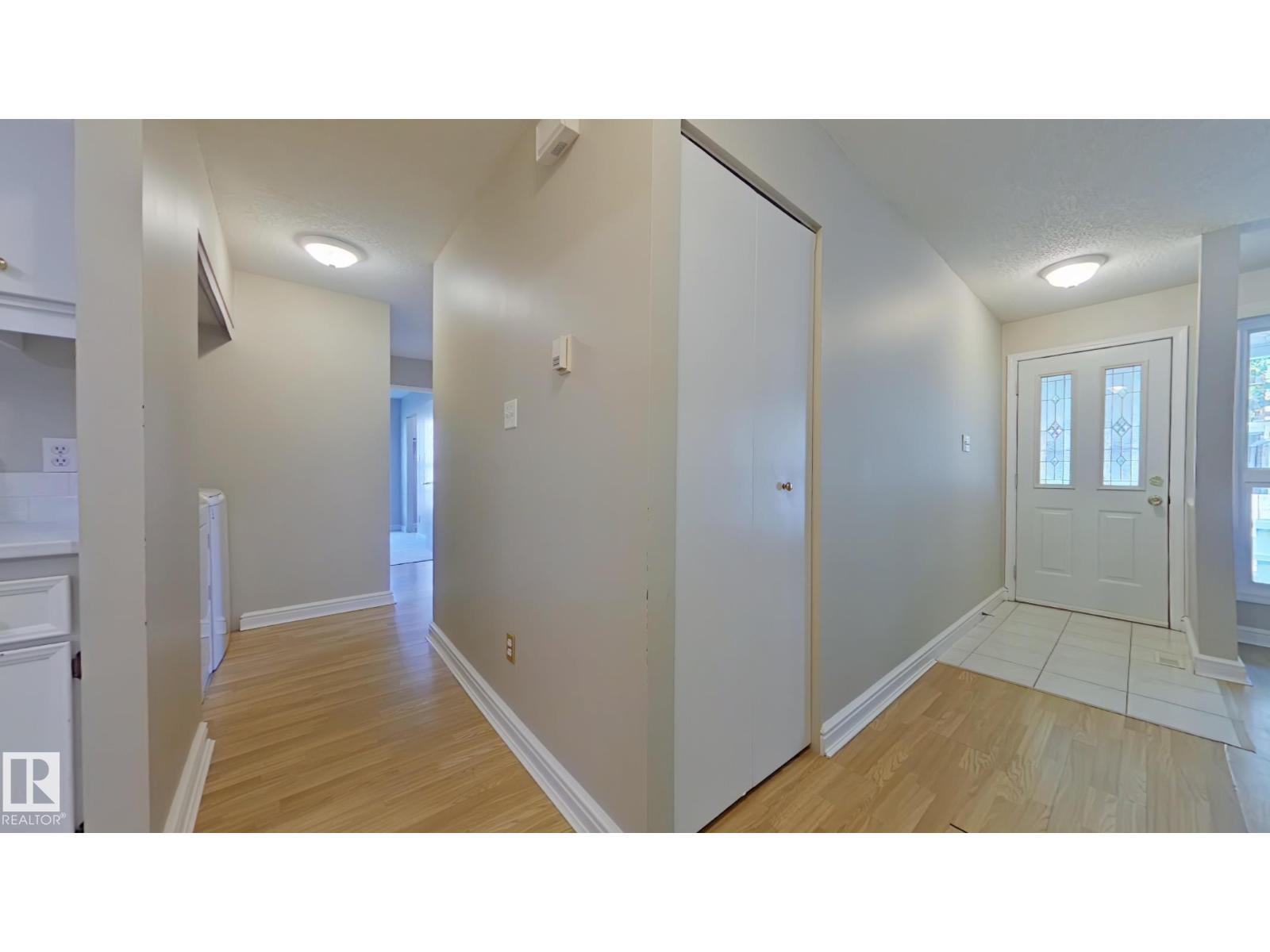 Photo 10 of 9 2703 79 St Nw, Edmonton AB