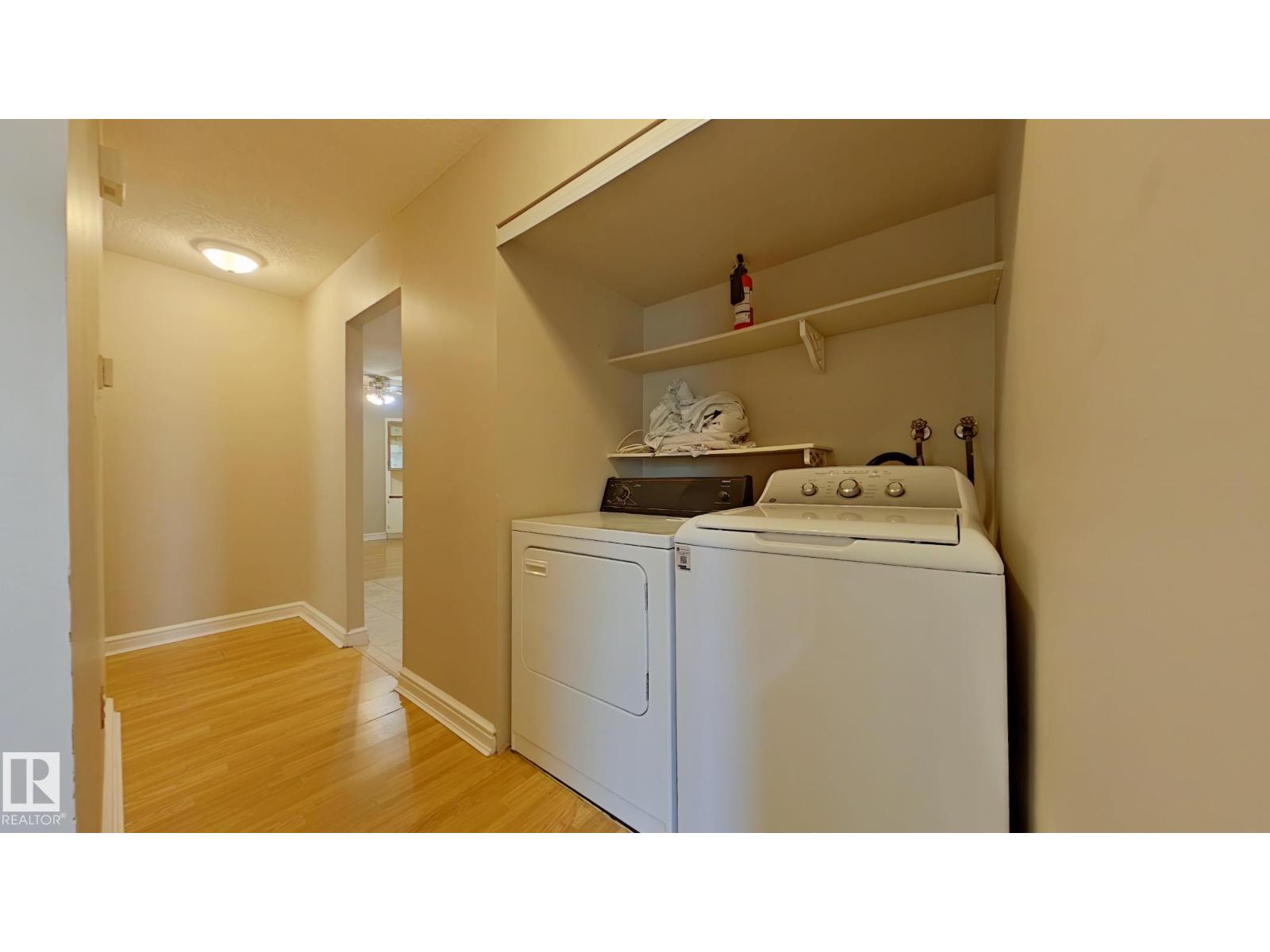 Photo 11 of 9 2703 79 St Nw, Edmonton AB