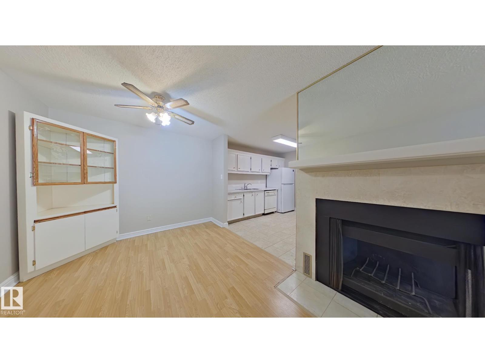 Photo 6 of 9 2703 79 St Nw, Edmonton AB