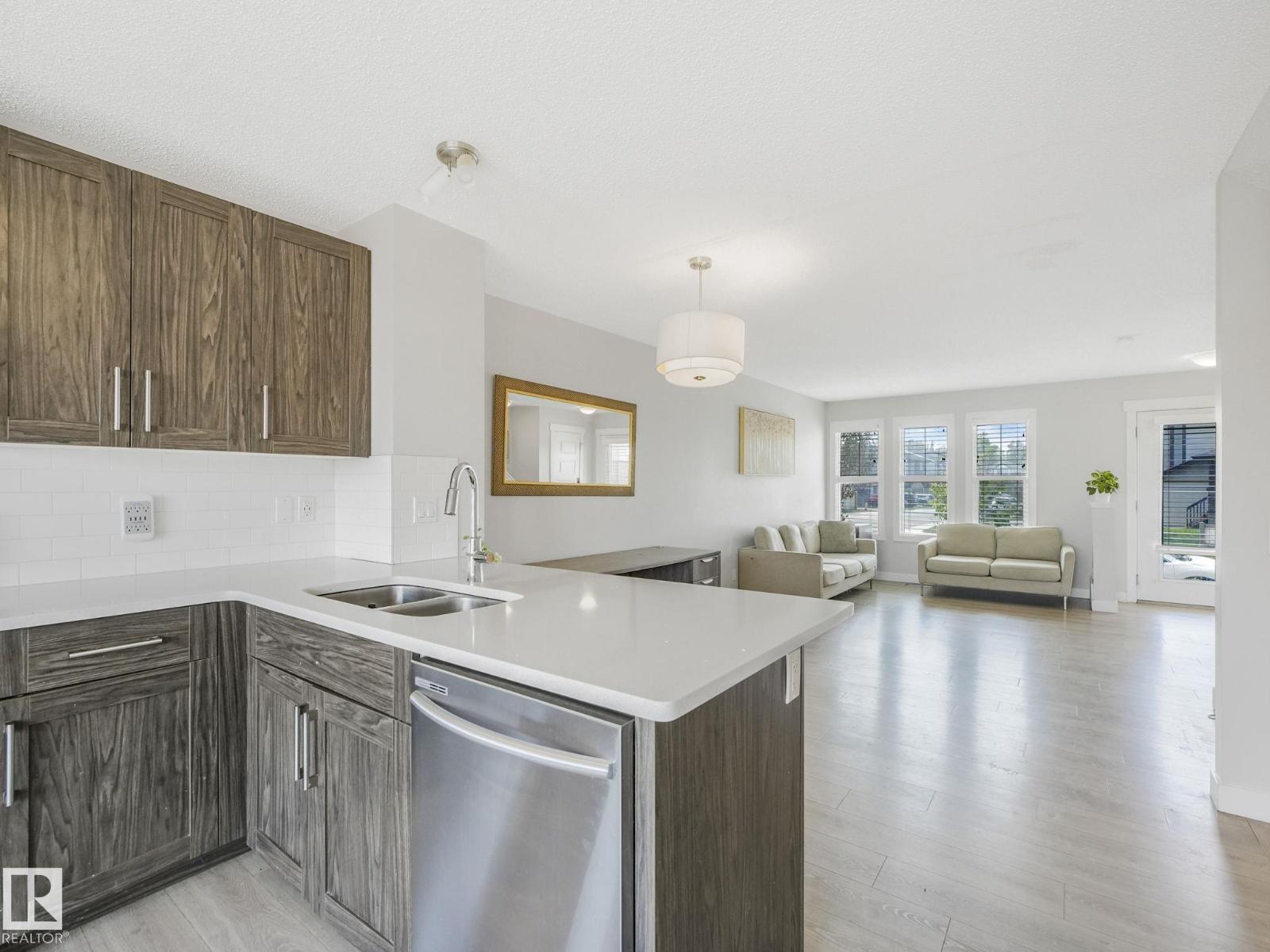 Photo 9 of 648 Lewis Greens Dr Nw, Edmonton AB