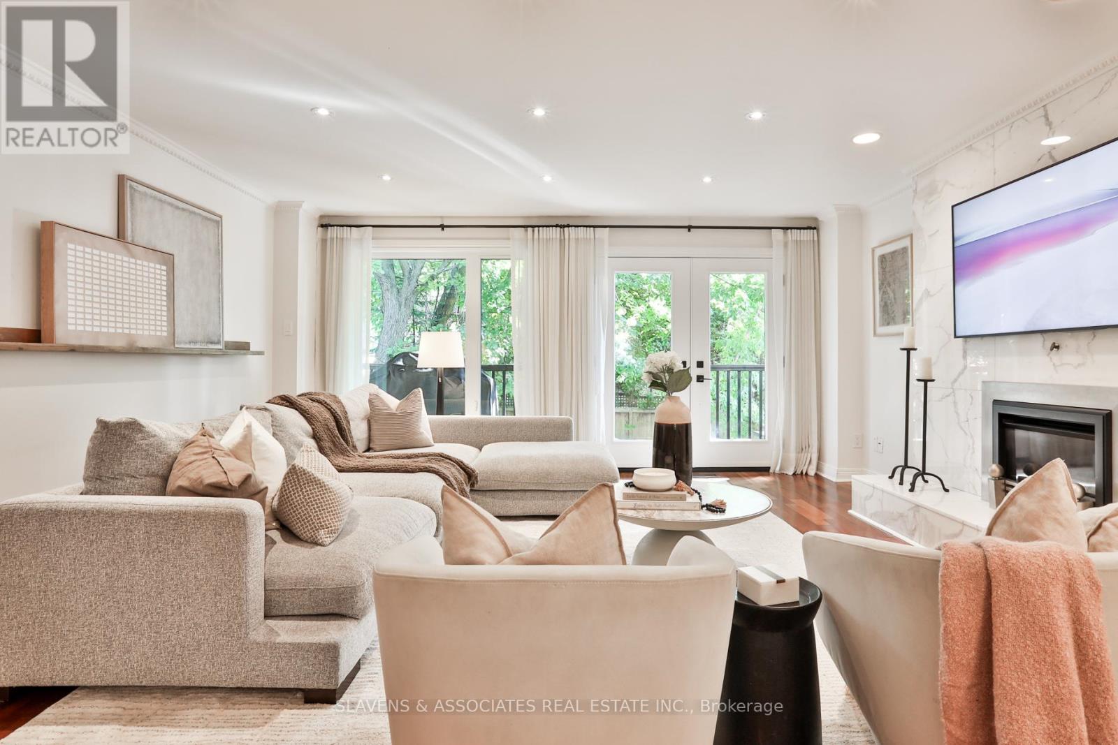 Photo 8 of 1021 Spadina Road, Toronto ON