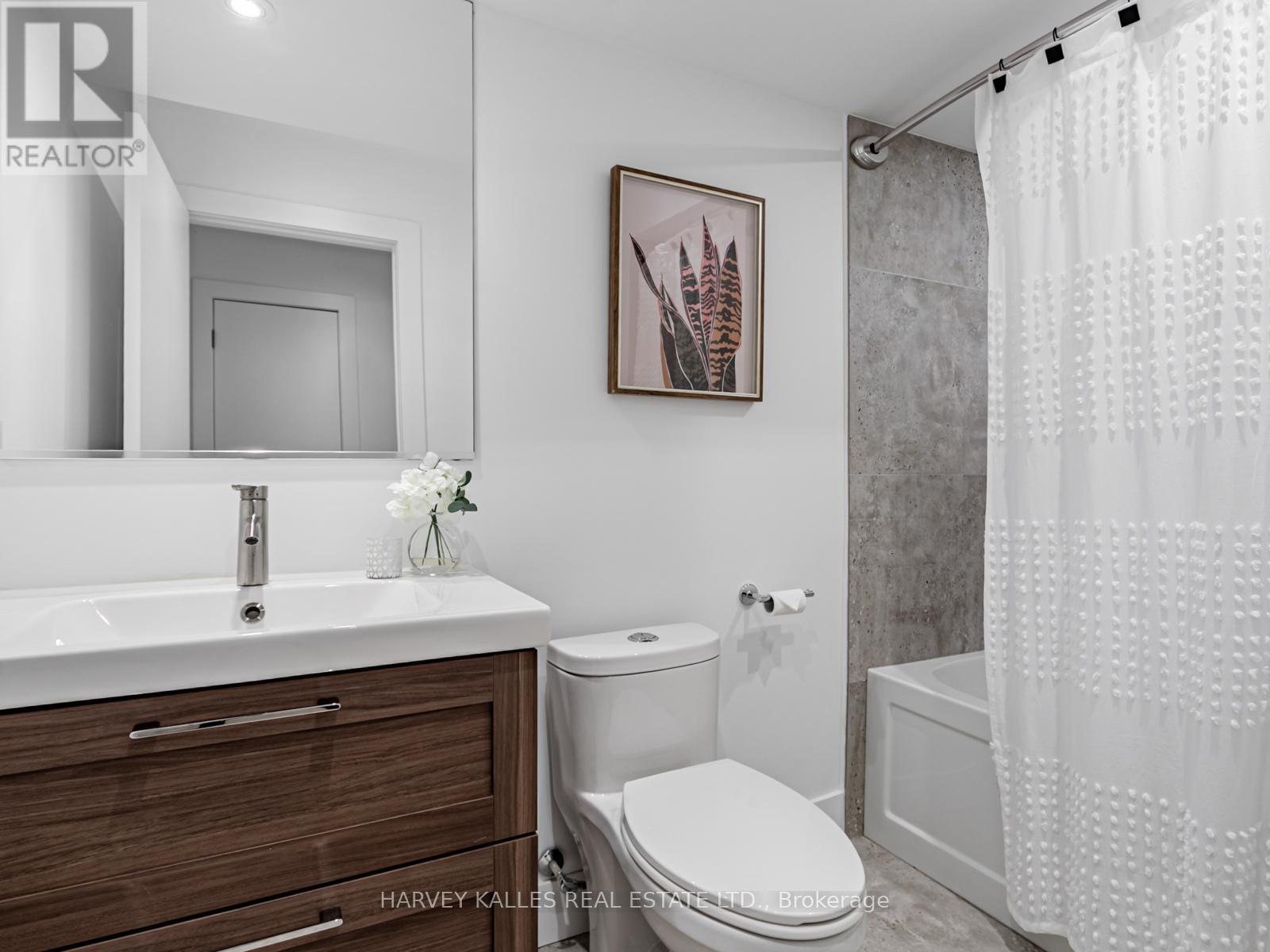 Photo 25 of 12 Coates Avenue, Toronto ON