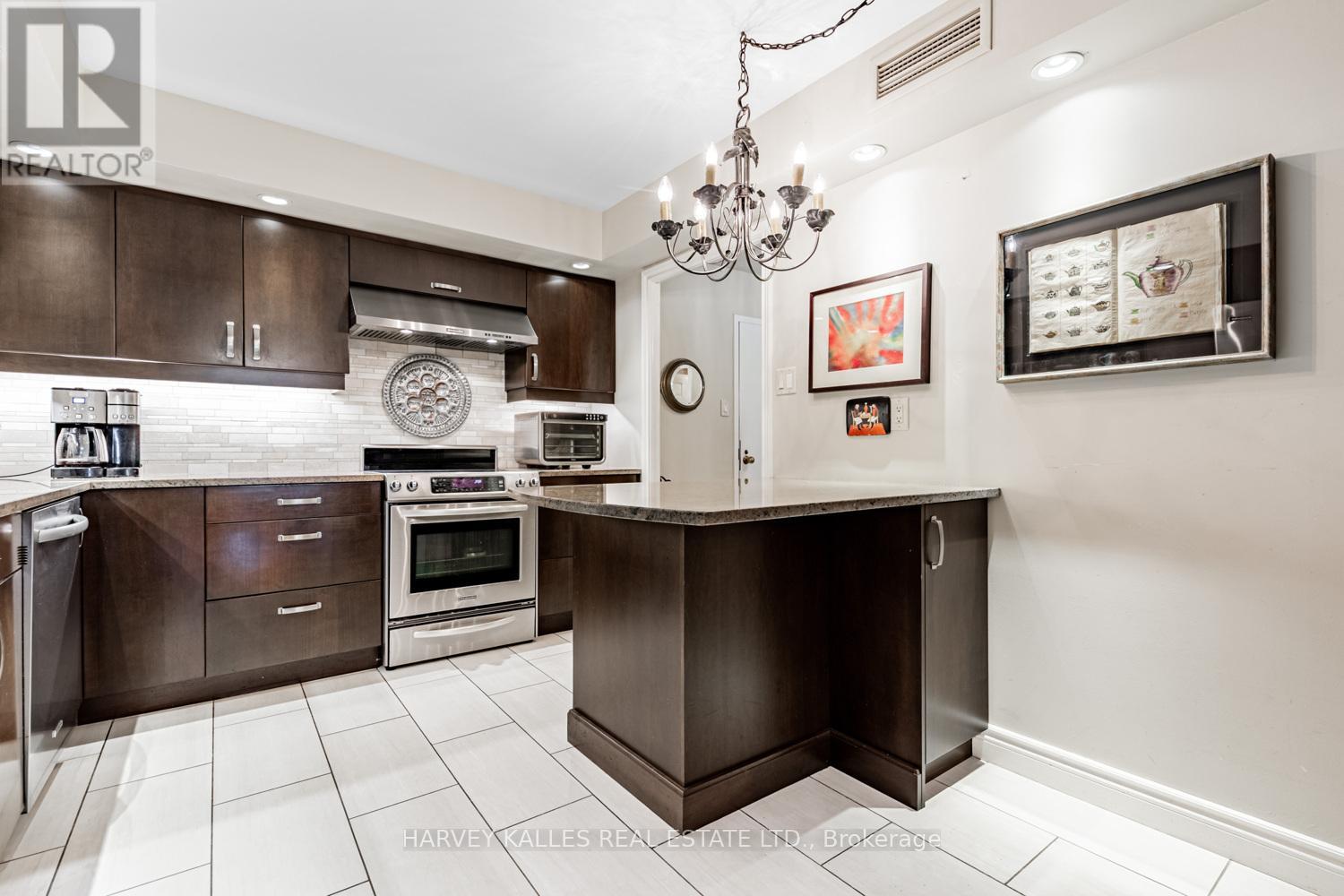Photo 10 of 906 65 Spring Garden Avenue, Toronto ON