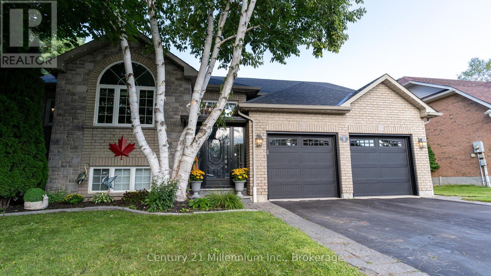 Photo 1 of 5 Sugar Maple Lane, Wasaga Beach ON