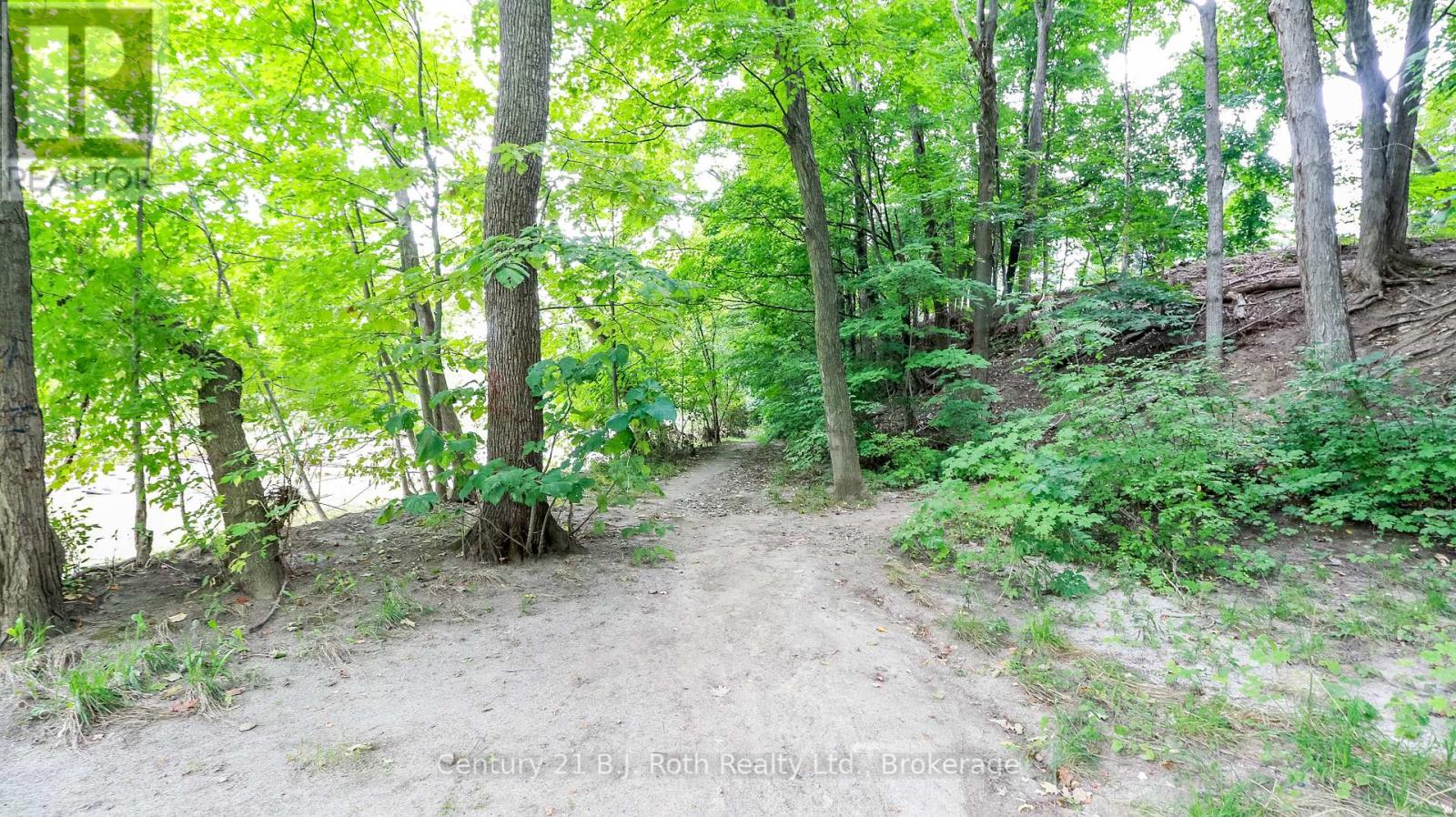 Photo 4 of 25 Redstone Path, Toronto ON