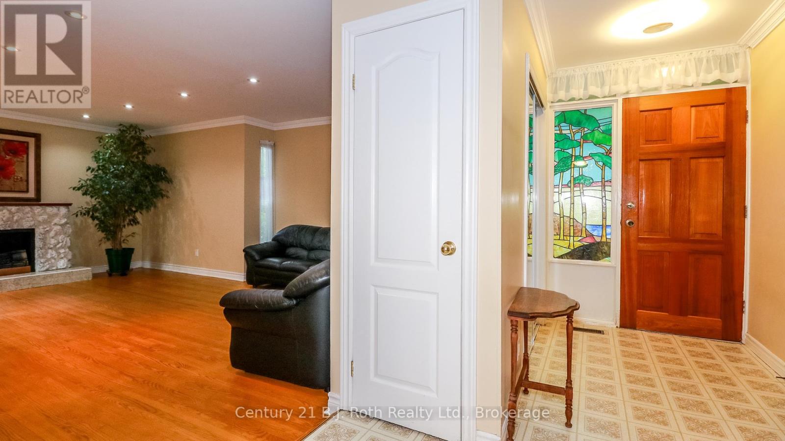 Photo 17 of 25 Redstone Path, Toronto ON
