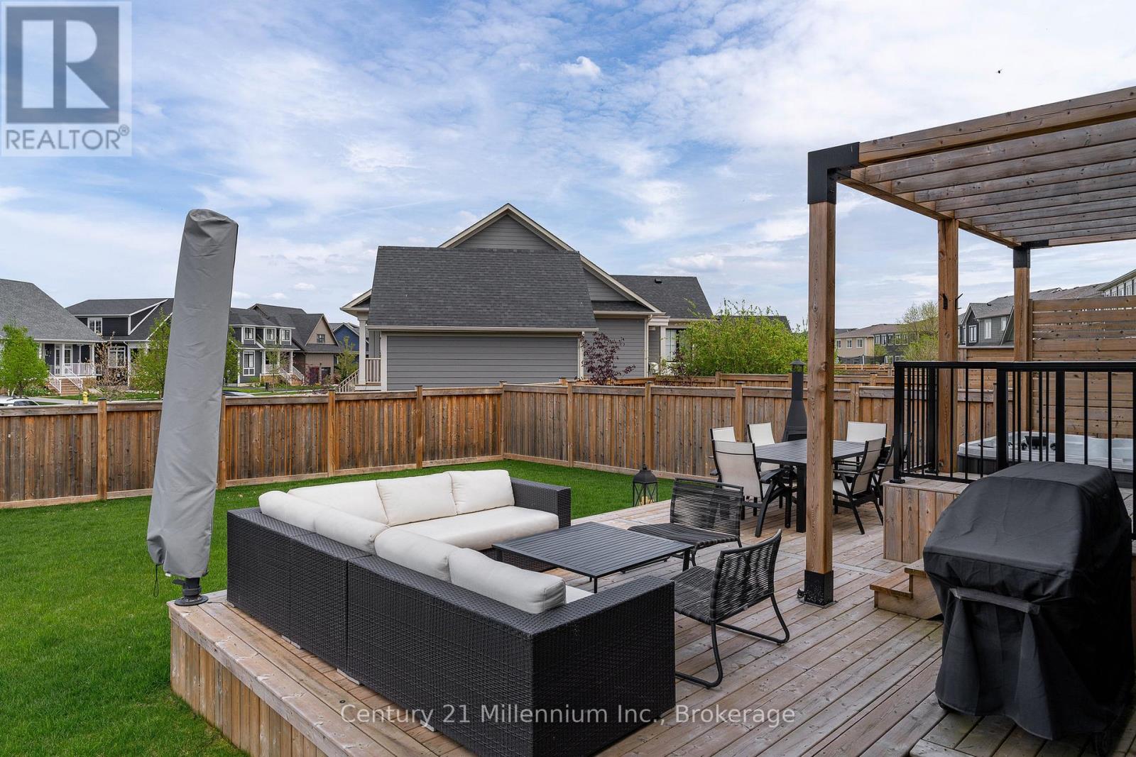 Photo 37 of 225 Yellow Birch Crescent, Blue Mountains ON