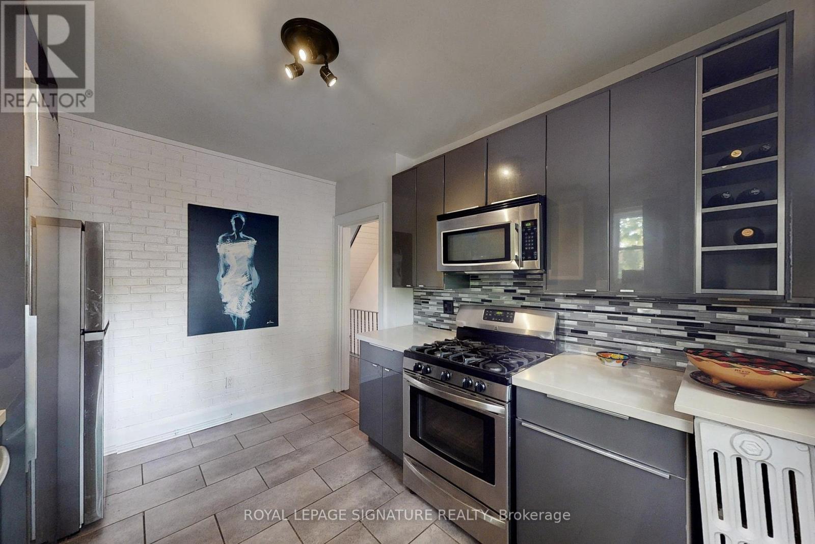 Photo 18 of 8 Fairford Avenue, Toronto ON