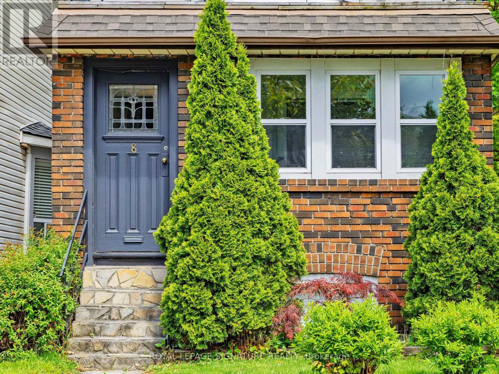 Photo 2 of 8 Fairford Avenue, Toronto ON