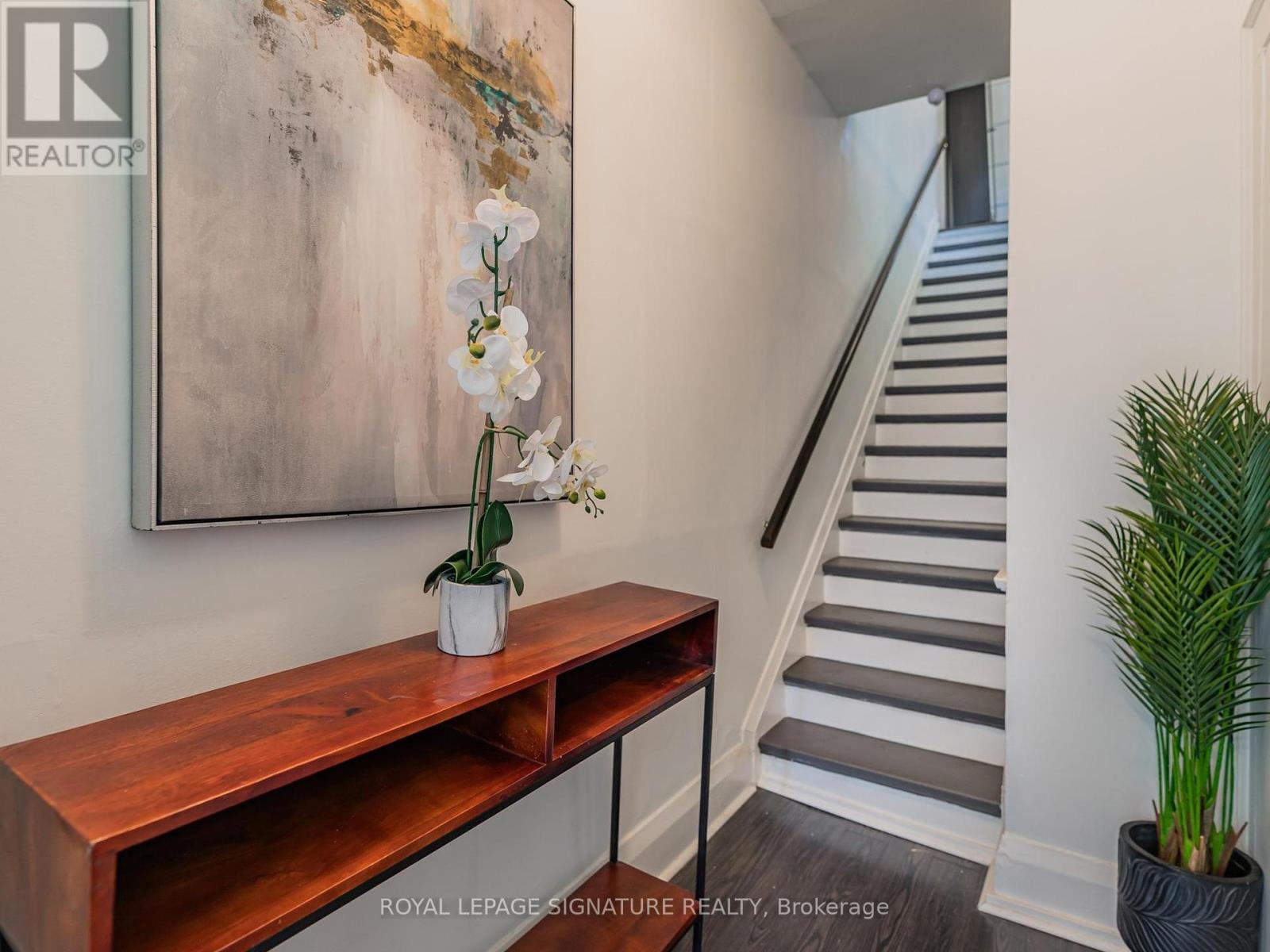 Photo 3 of 8 Fairford Avenue, Toronto ON