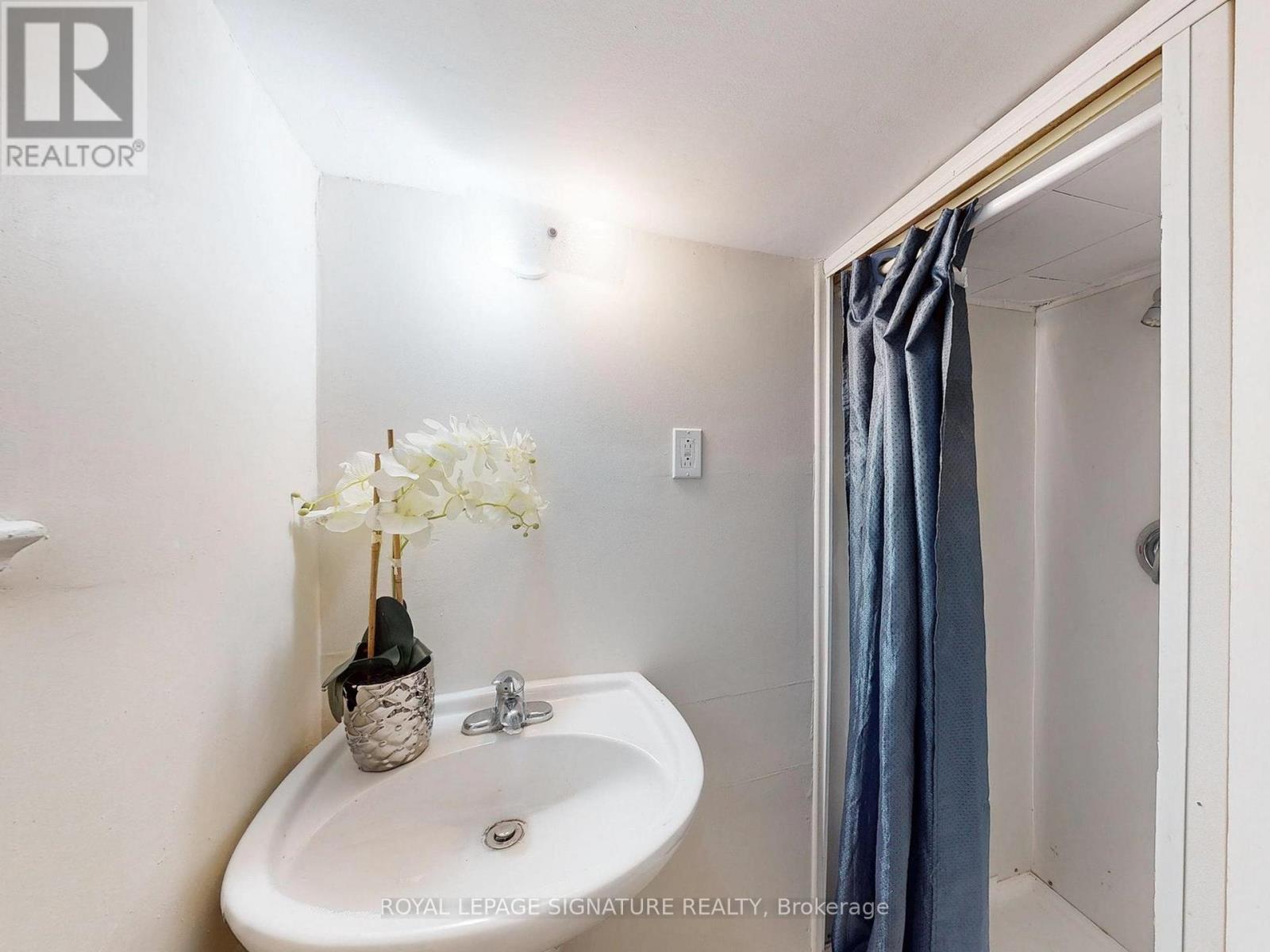 Photo 39 of 8 Fairford Avenue, Toronto ON