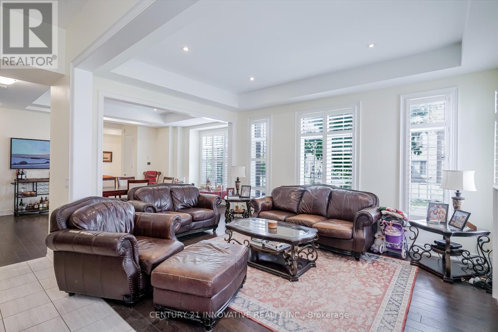 Photo 12 of 94 Brabin Circle, Whitby ON