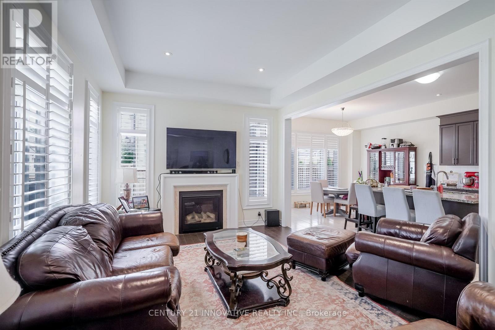 Photo 14 of 94 Brabin Circle, Whitby ON