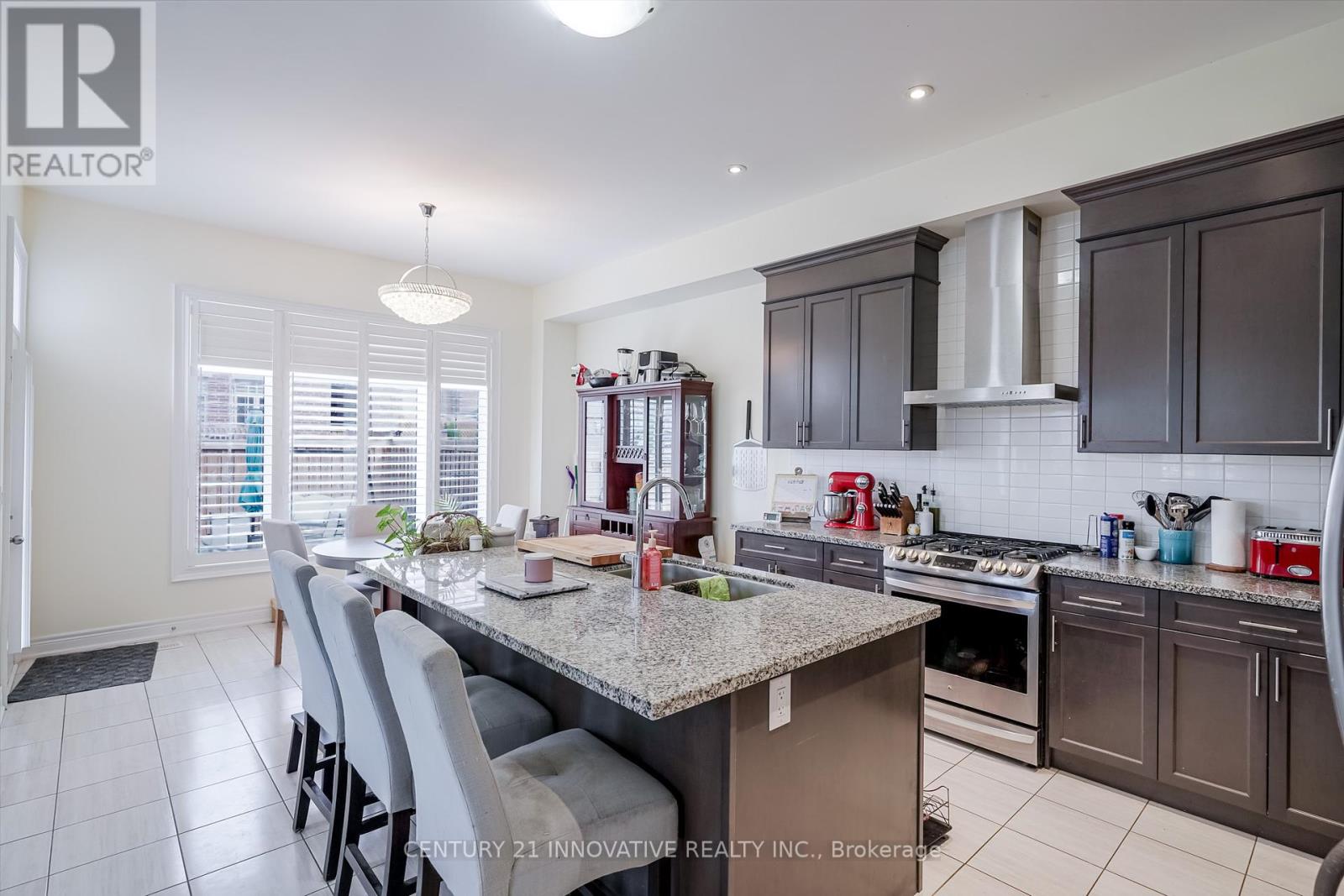 Photo 18 of 94 Brabin Circle, Whitby ON