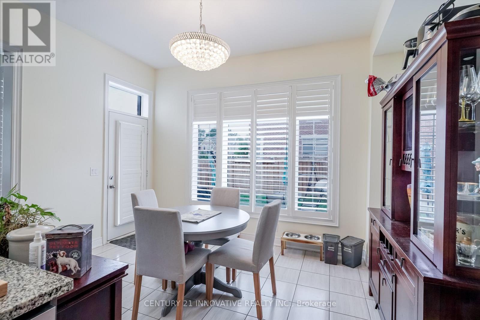 Photo 19 of 94 Brabin Circle, Whitby ON