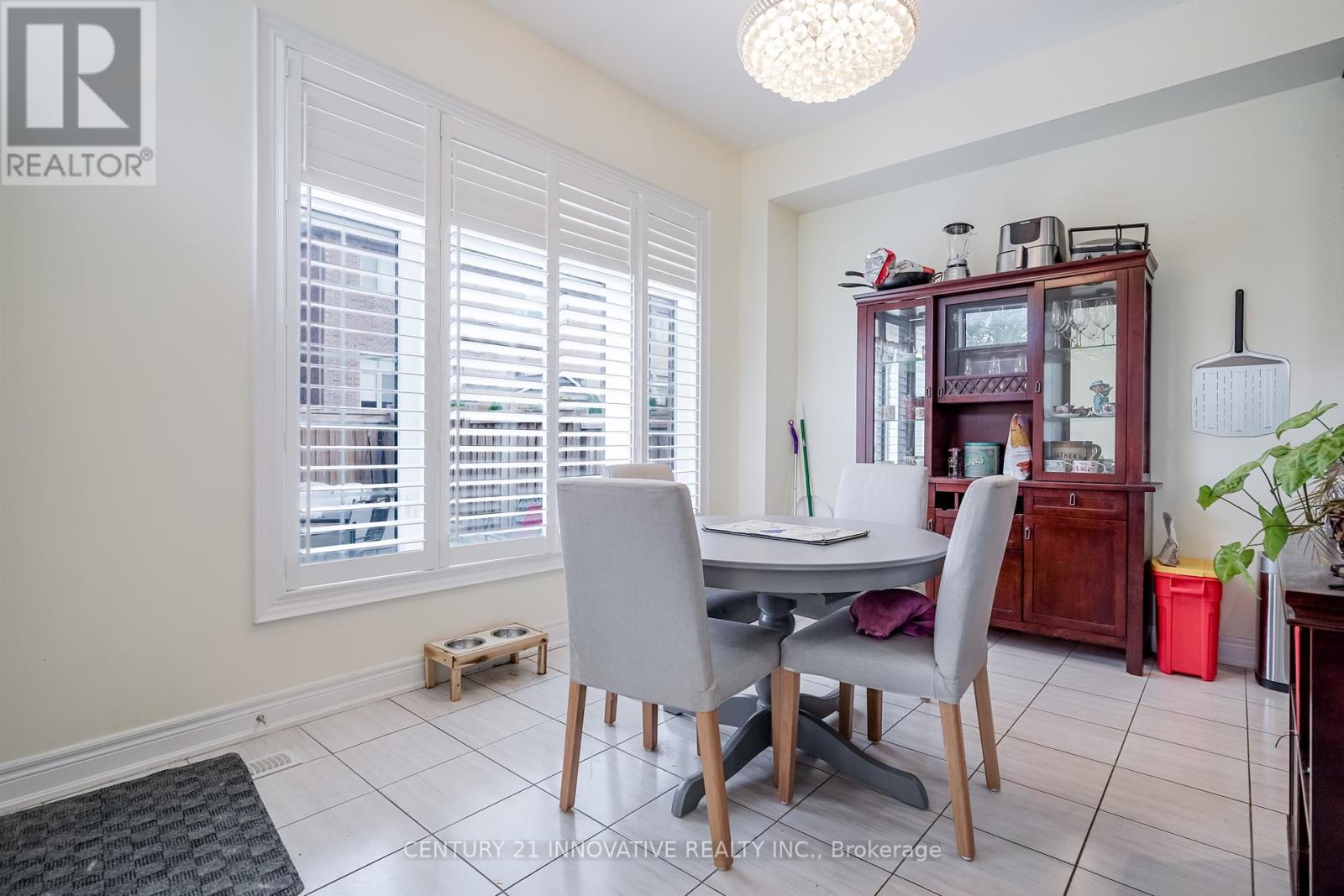 Photo 20 of 94 Brabin Circle, Whitby ON