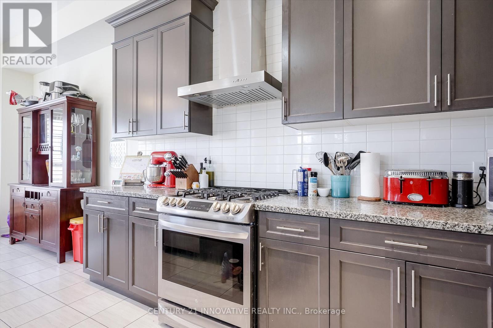 Photo 21 of 94 Brabin Circle, Whitby ON