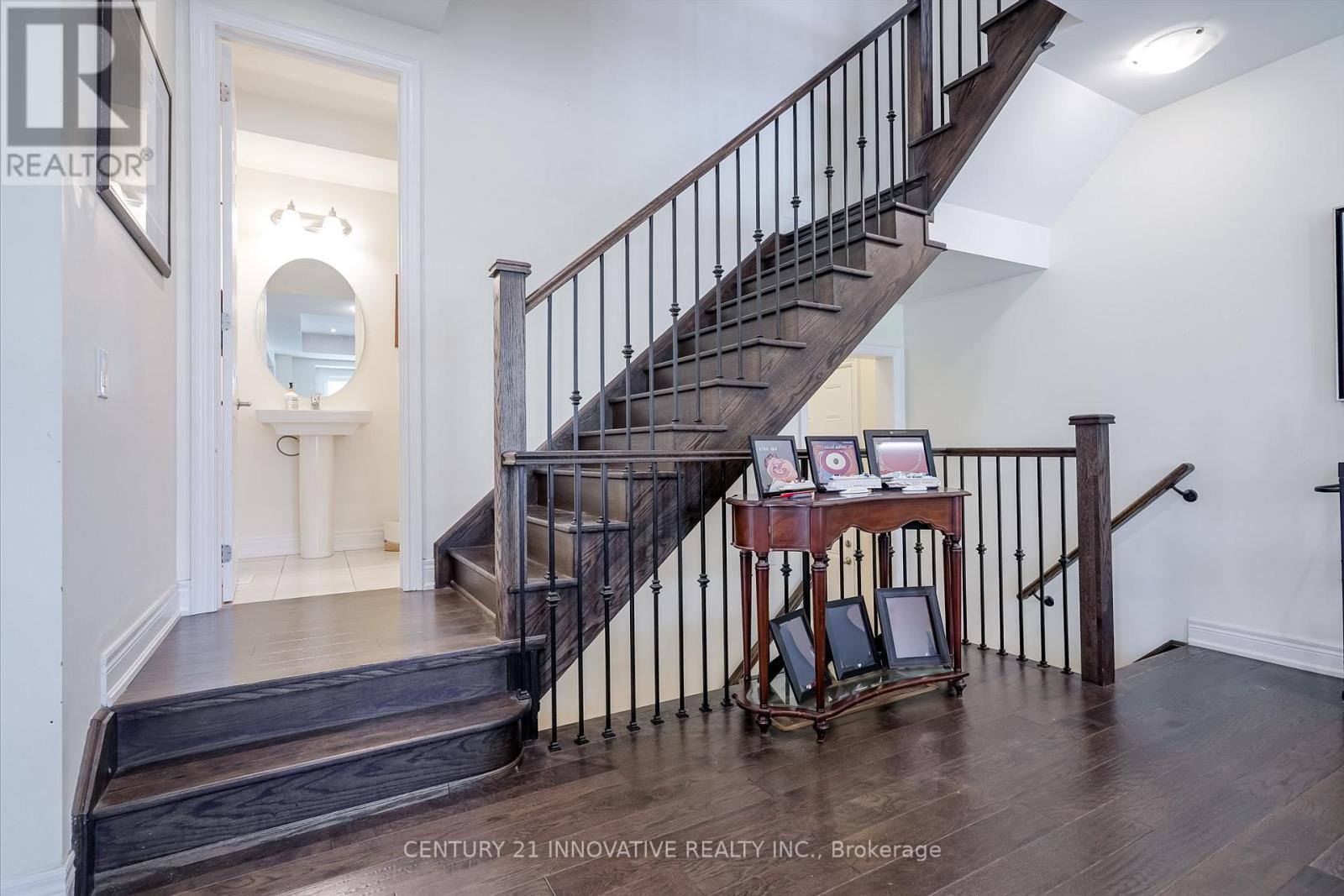 Photo 22 of 94 Brabin Circle, Whitby ON