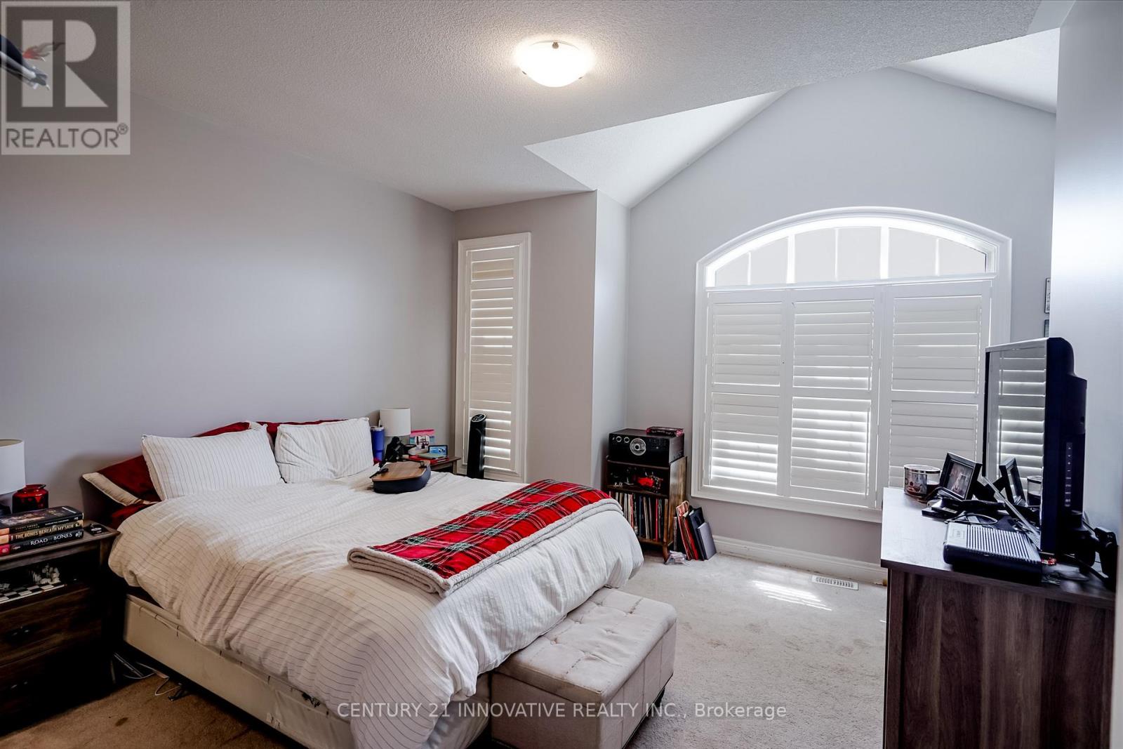 Photo 24 of 94 Brabin Circle, Whitby ON