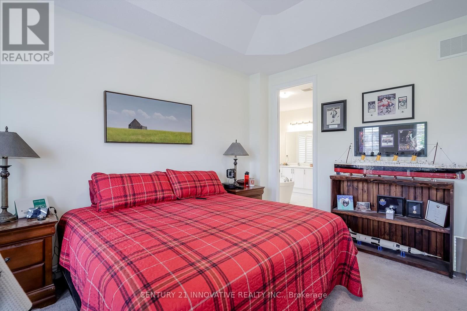 Photo 32 of 94 Brabin Circle, Whitby ON