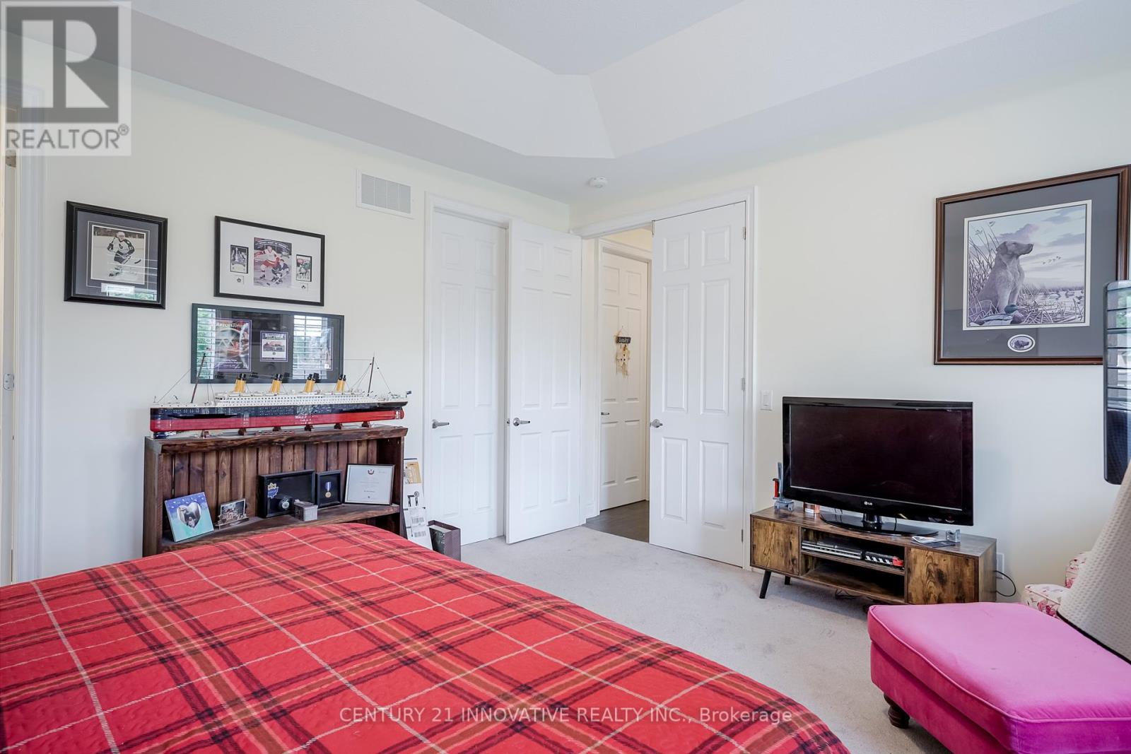 Photo 33 of 94 Brabin Circle, Whitby ON