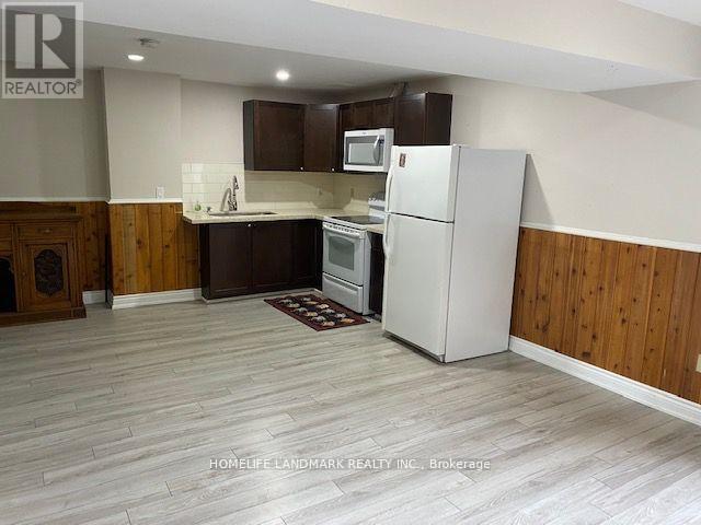 Photo 5 of 1872 Parkside Drive, Pickering ON