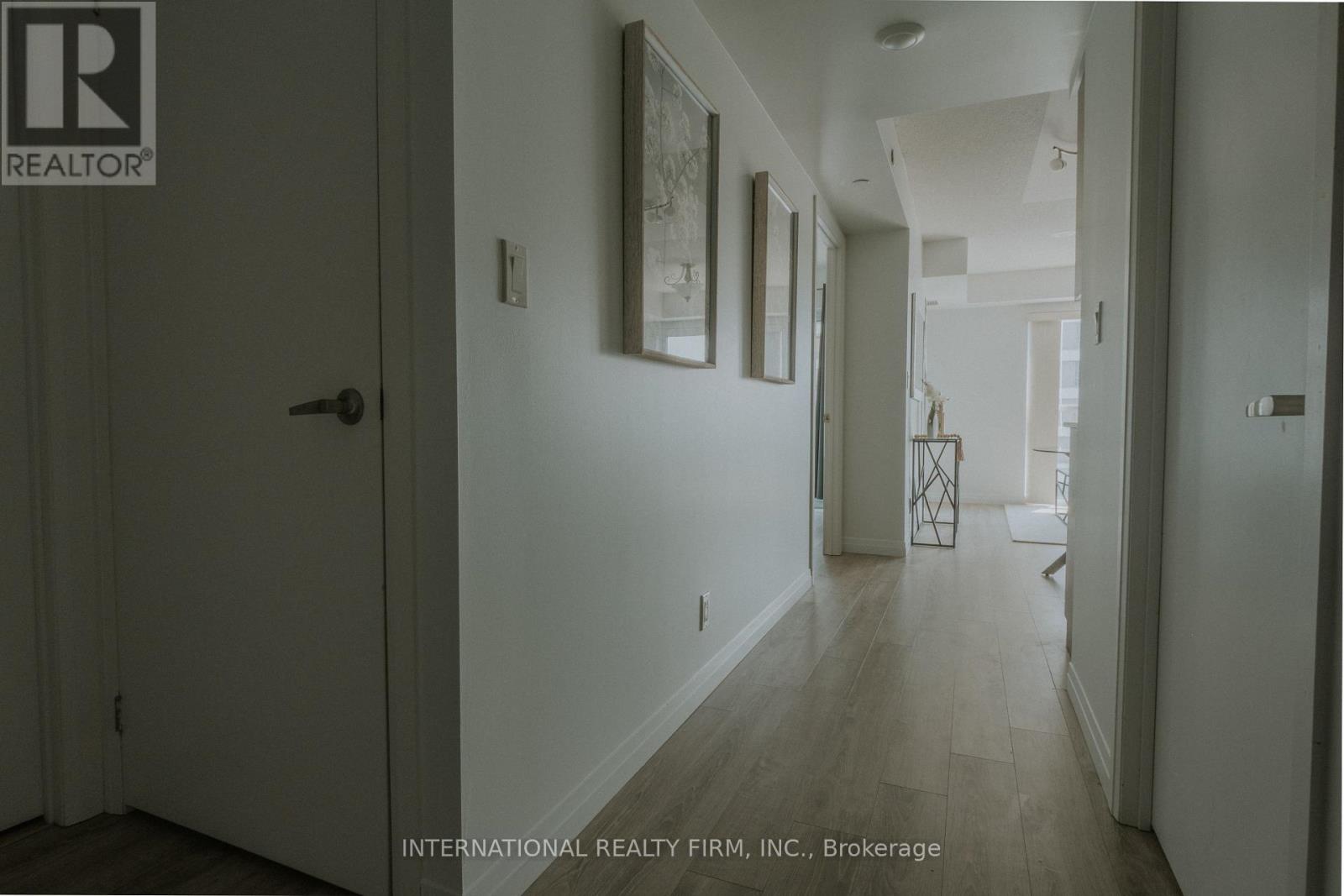 Photo 3 of 507 2152 Lawrence Avenue E, Toronto ON