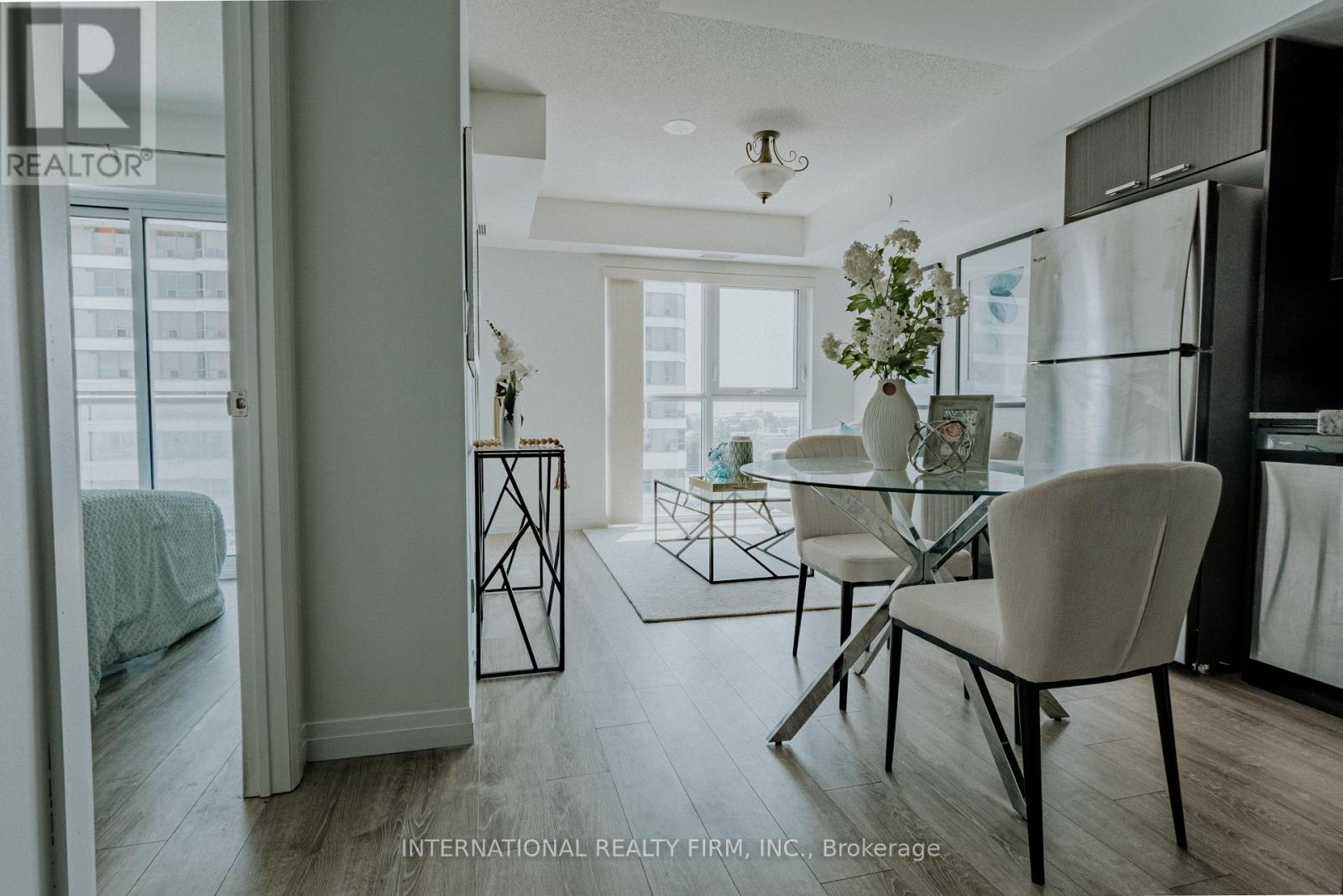 Photo 5 of 507 2152 Lawrence Avenue E, Toronto ON