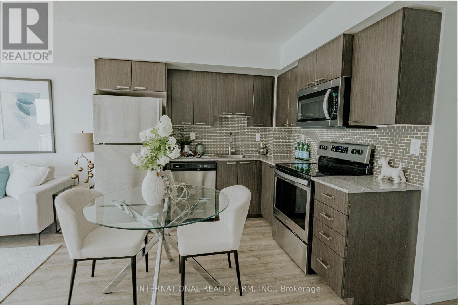 Photo 8 of 507 2152 Lawrence Avenue E, Toronto ON