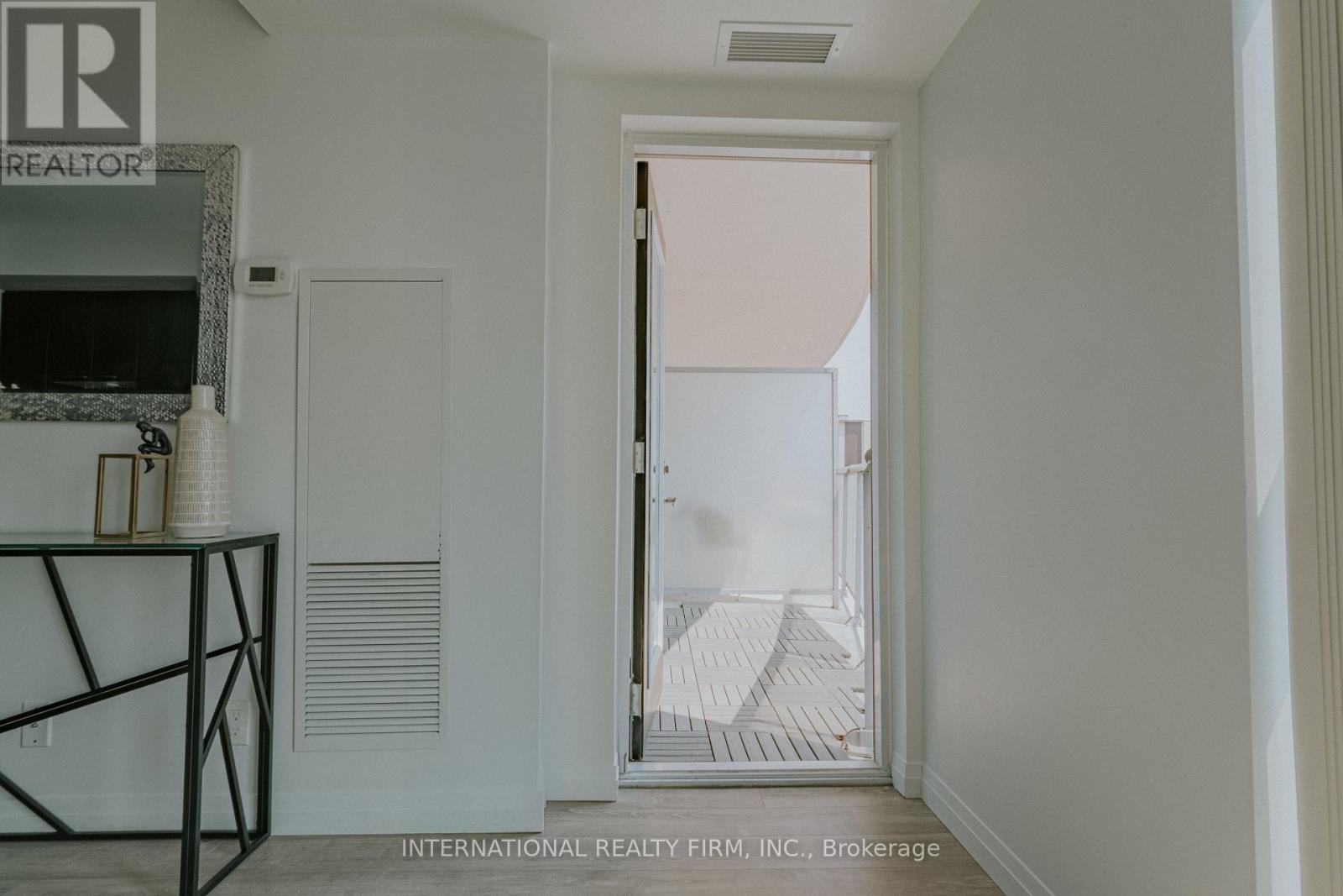 Photo 9 of 507 2152 Lawrence Avenue E, Toronto ON