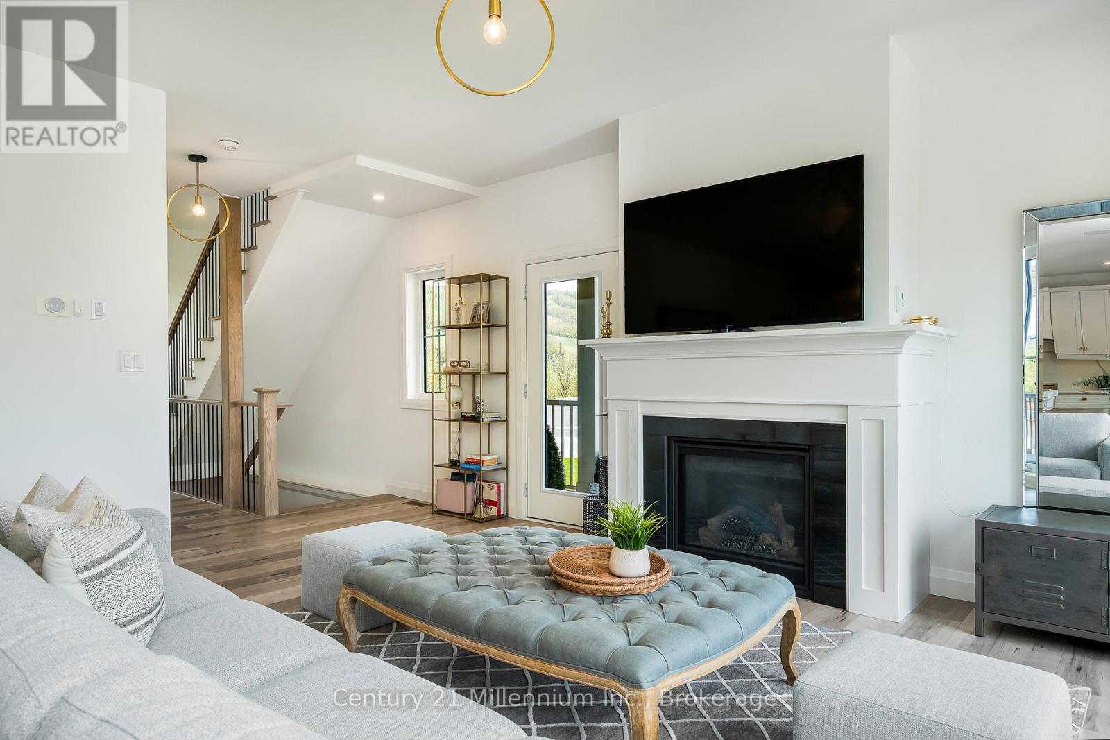 Photo 16 of 225 Yellow Birch Crescent, Blue Mountains ON