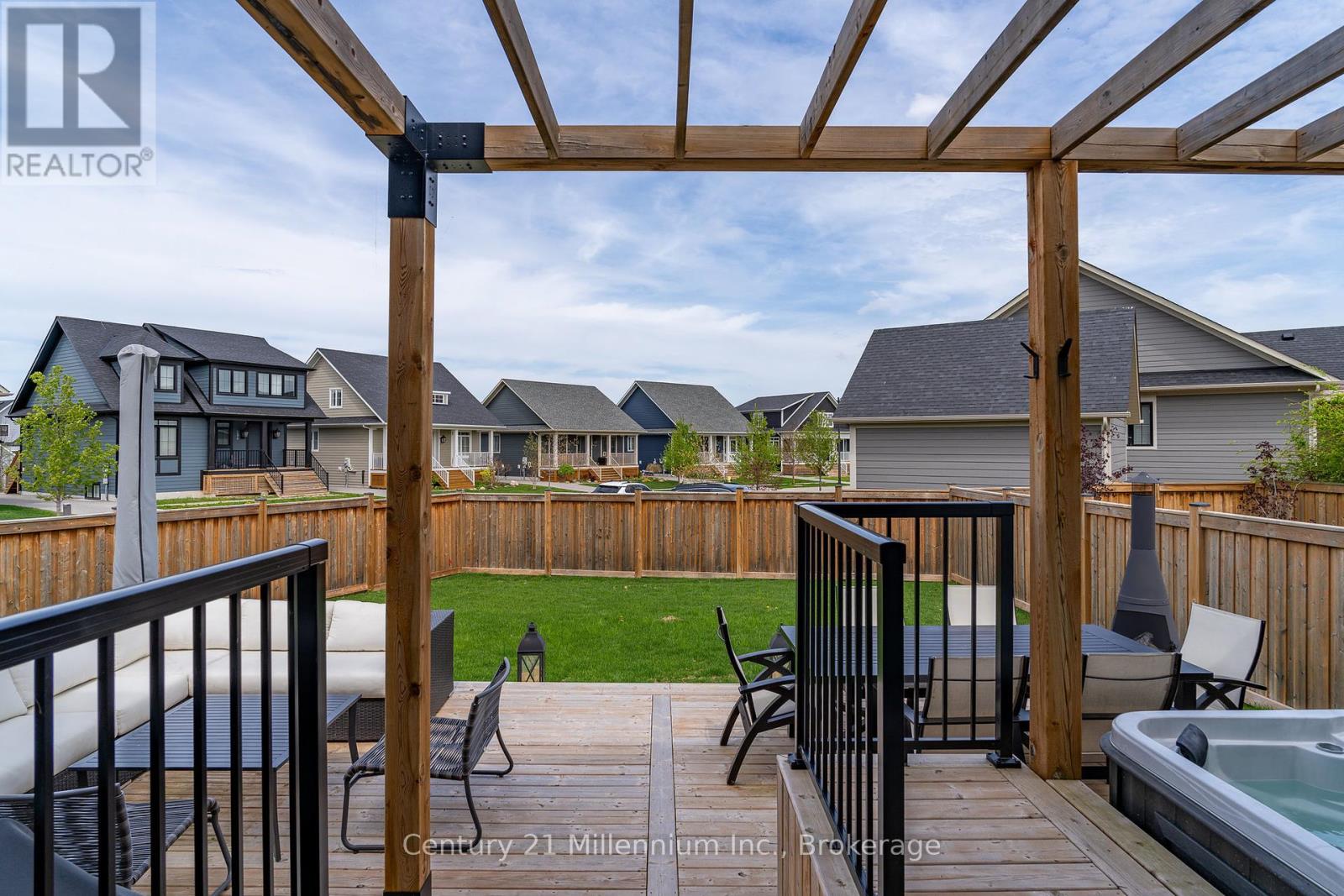 Photo 38 of 225 Yellow Birch Crescent, Blue Mountains ON