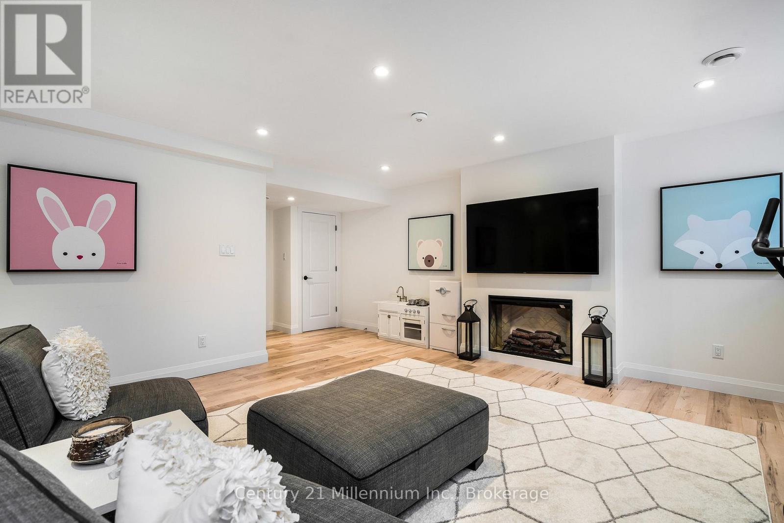 Photo 32 of 225 Yellow Birch Crescent, Blue Mountains ON