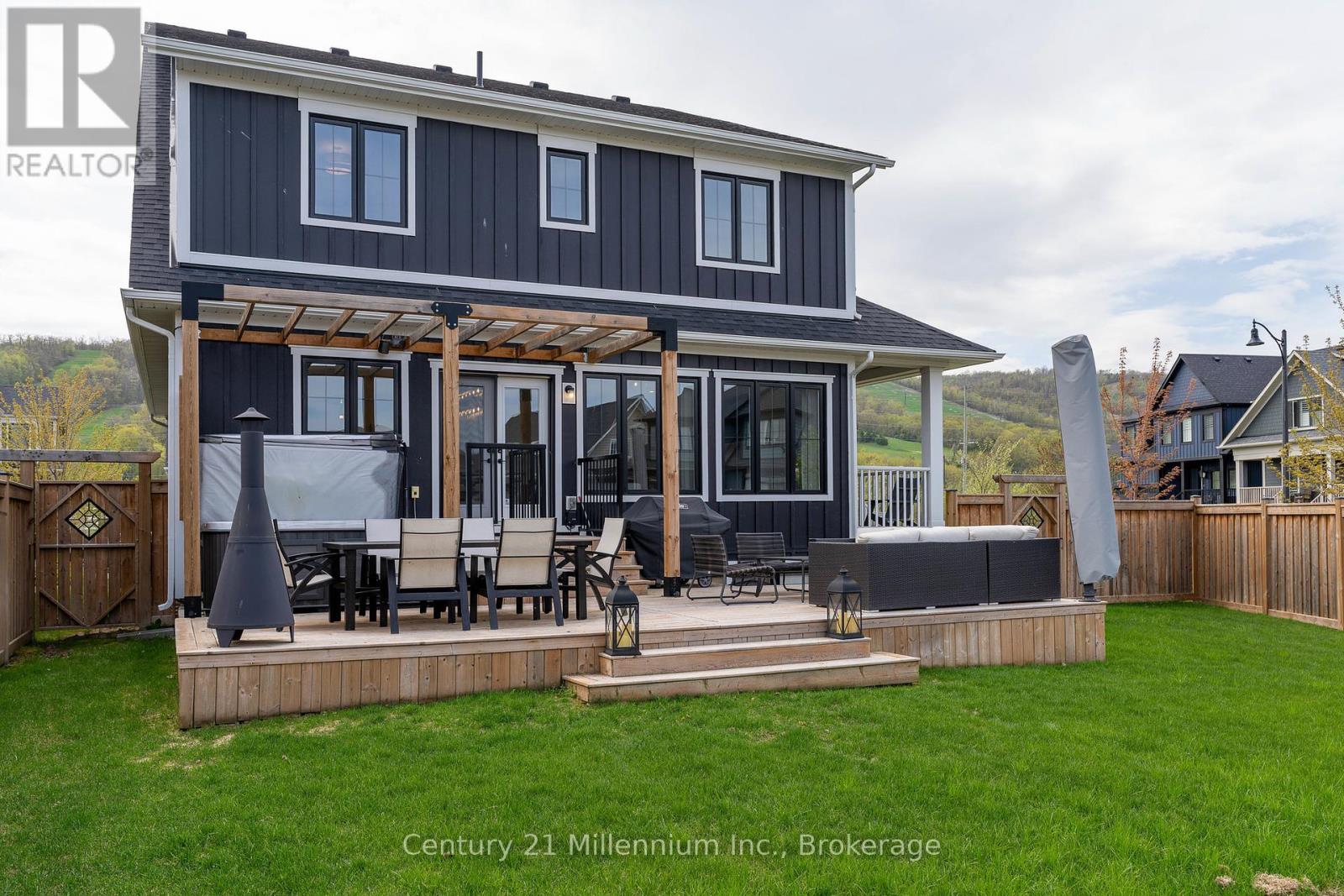 Photo 3 of 225 Yellow Birch Crescent, Blue Mountains ON