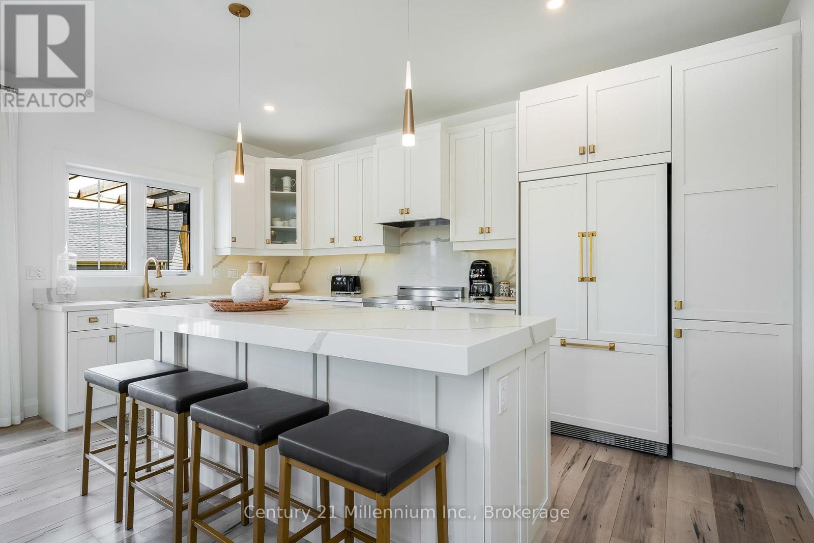 Photo 8 of 225 Yellow Birch Crescent, Blue Mountains ON