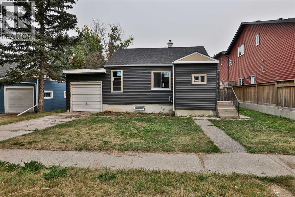 Photo 1 of 1135 12 Street S, Lethbridge AB