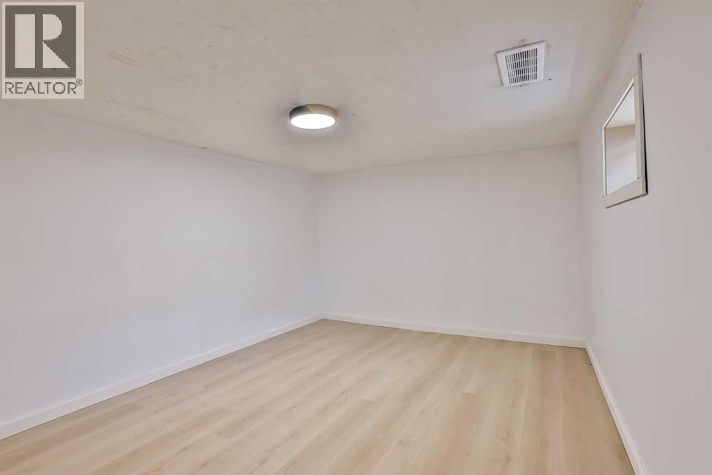 Photo 11 of 1135 12 Street S, Lethbridge AB