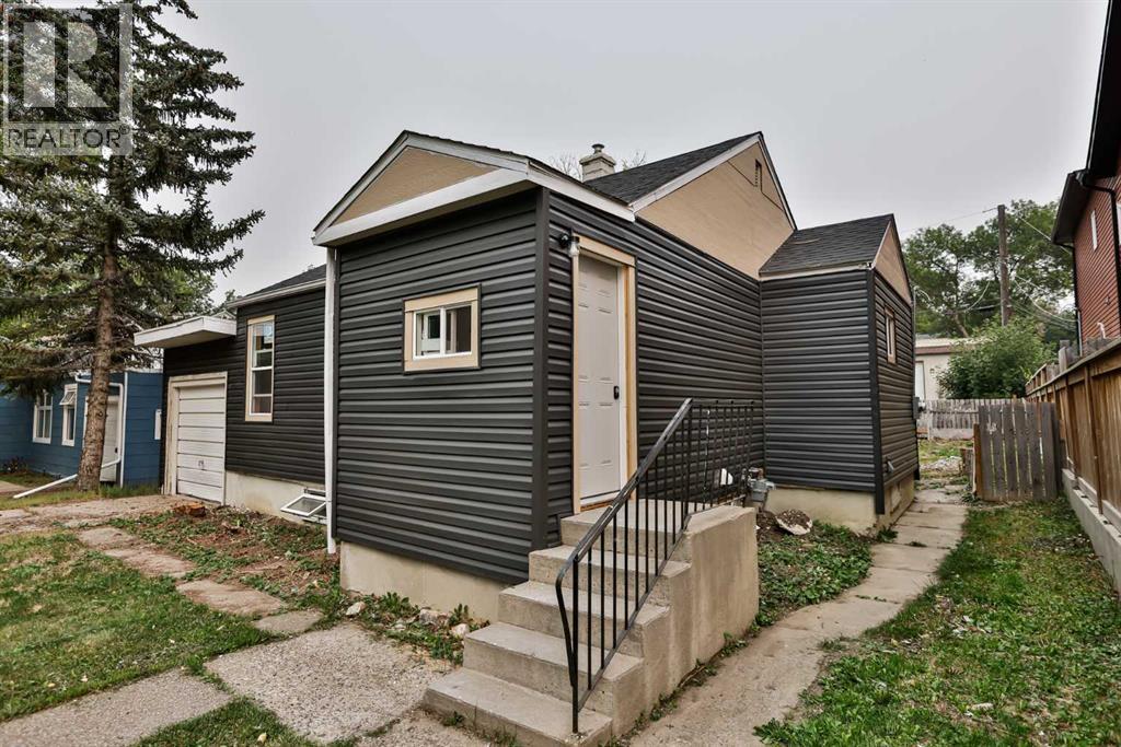 Photo 2 of 1135 12 Street S, Lethbridge AB