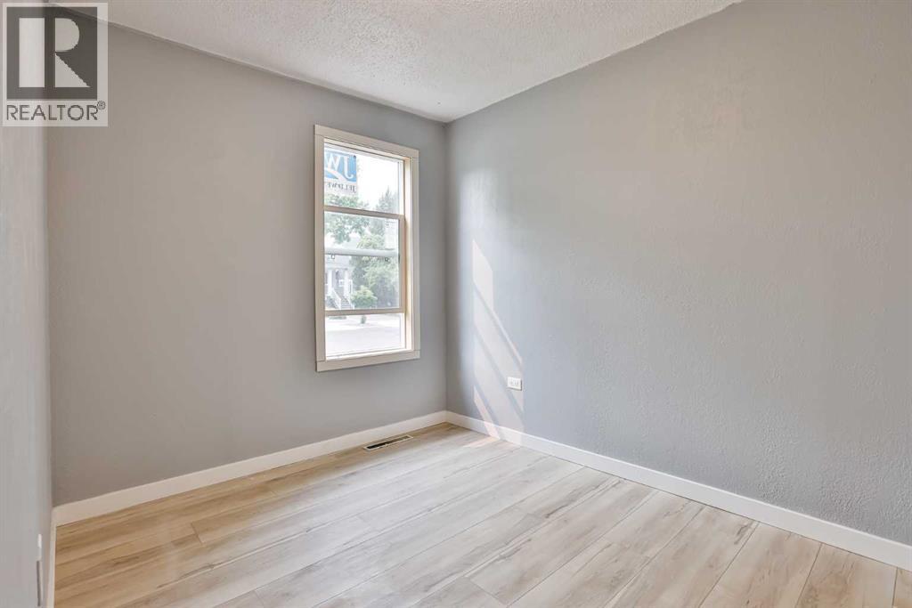 Photo 8 of 1135 12 Street S, Lethbridge AB