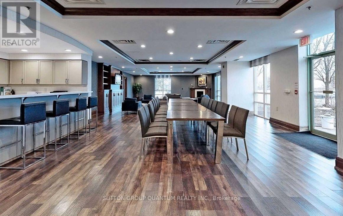 Photo 11 of Ph 5 11 Oneida Crescent E, Richmond Hill ON
