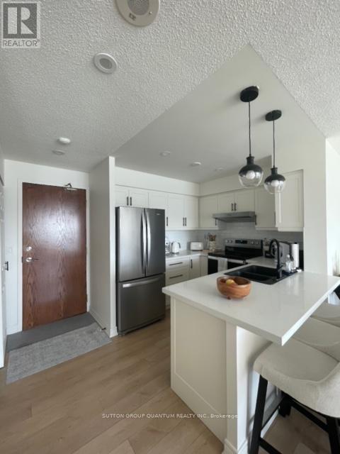 Photo 2 of Ph 5 11 Oneida Crescent E, Richmond Hill ON