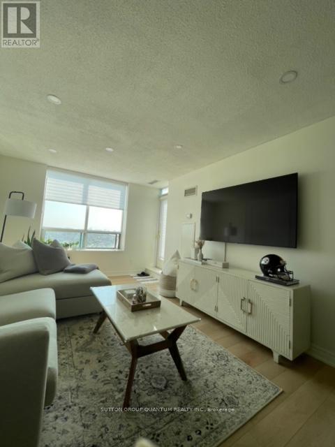Photo 4 of Ph 5 11 Oneida Crescent E, Richmond Hill ON
