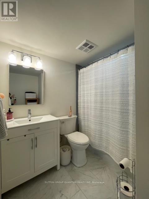 Photo 6 of Ph 5 11 Oneida Crescent E, Richmond Hill ON