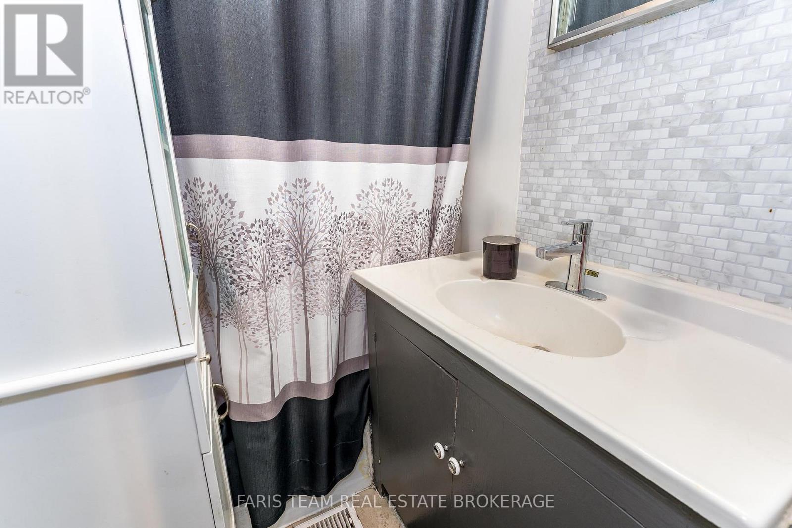 Photo 11 of 3425 Coronation Avenue, Severn ON