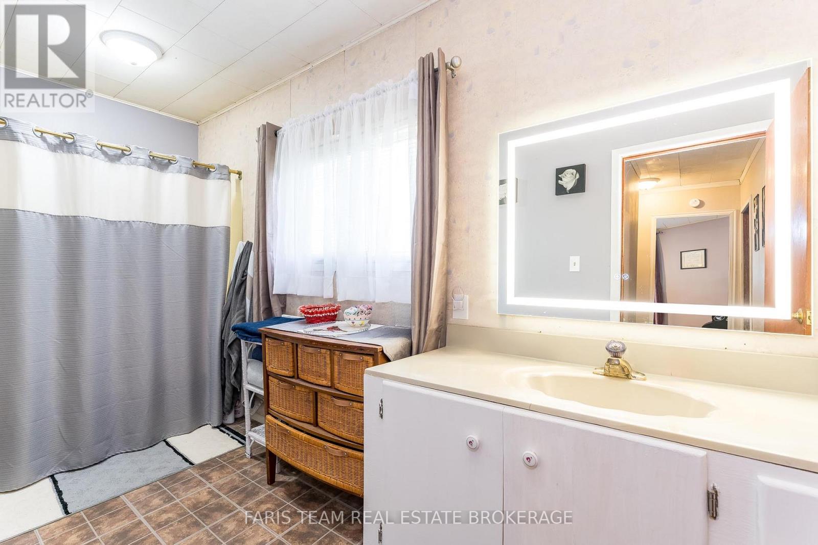 Photo 15 of 3425 Coronation Avenue, Severn ON