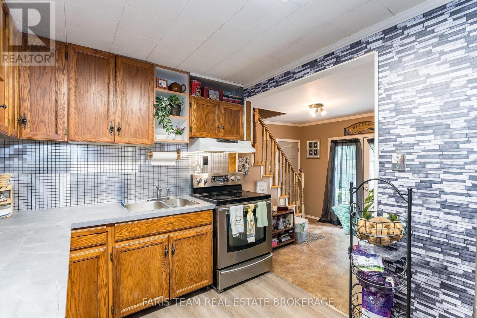 Photo 4 of 3425 Coronation Avenue, Severn ON