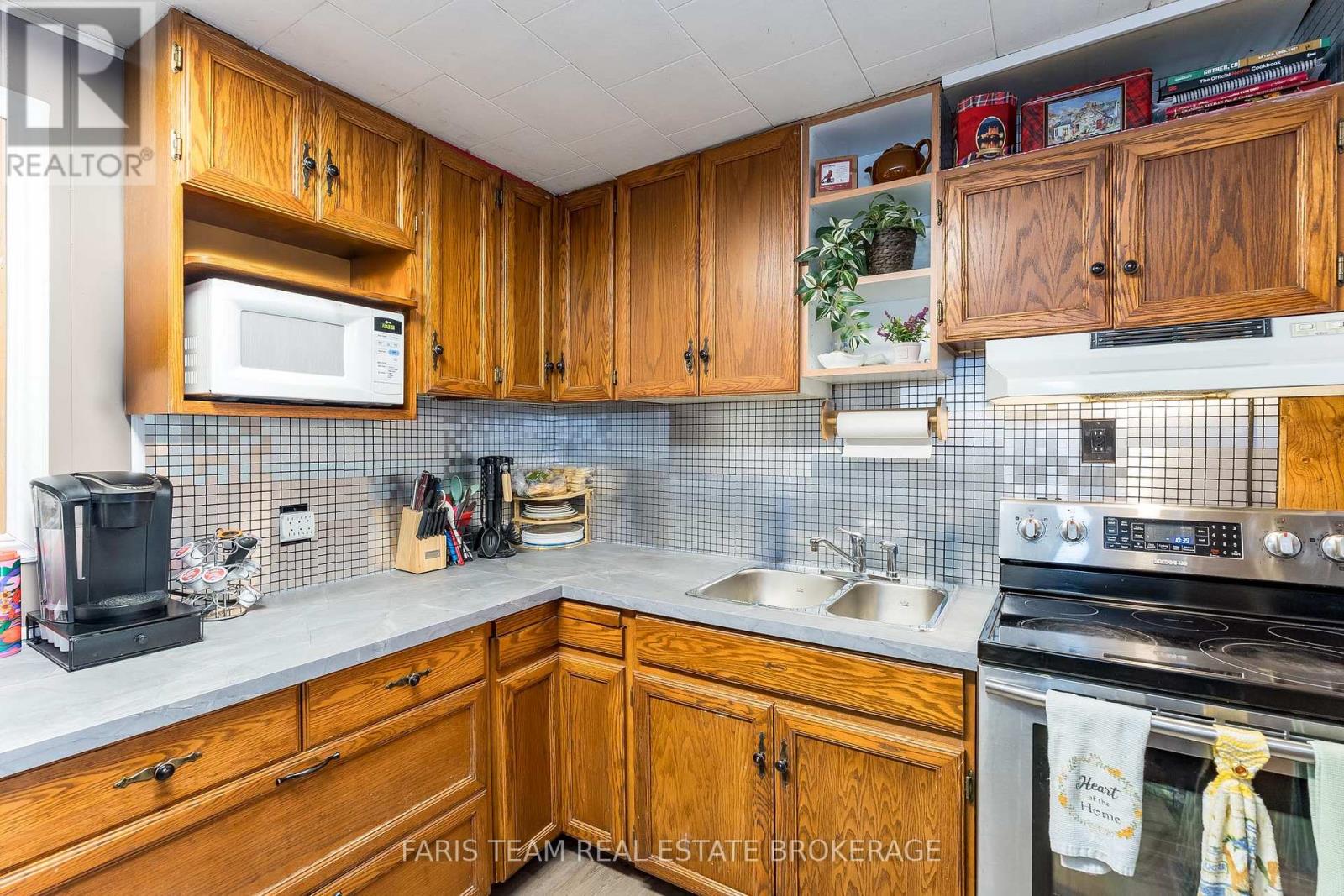 Photo 5 of 3425 Coronation Avenue, Severn ON