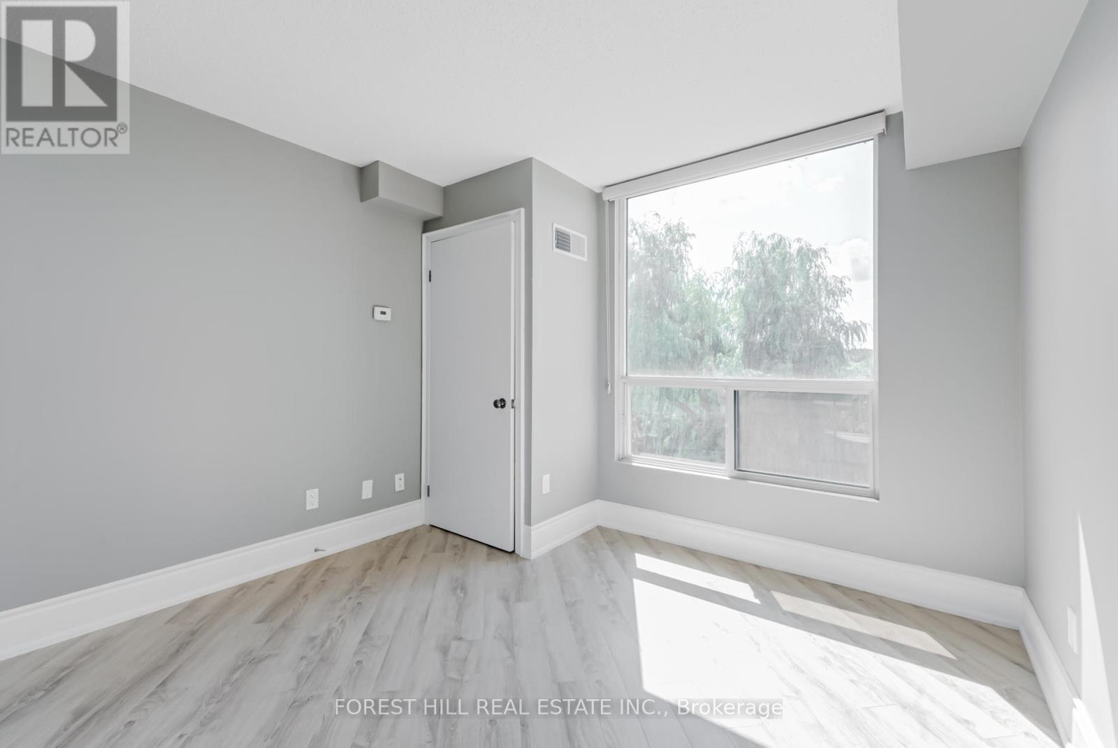Photo 18 of 410 75 Ellen Street, Barrie ON